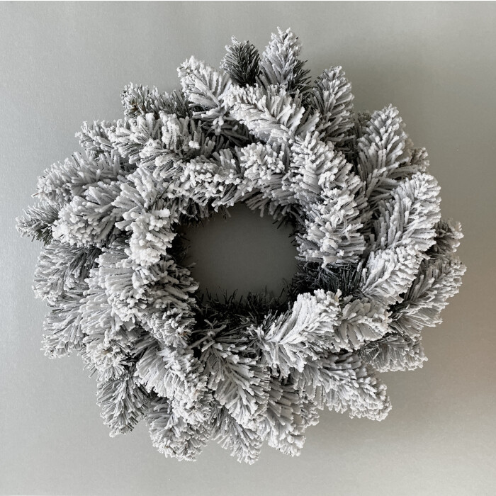 Artificial christmas Elegant wreath (film) 40 сm in snow