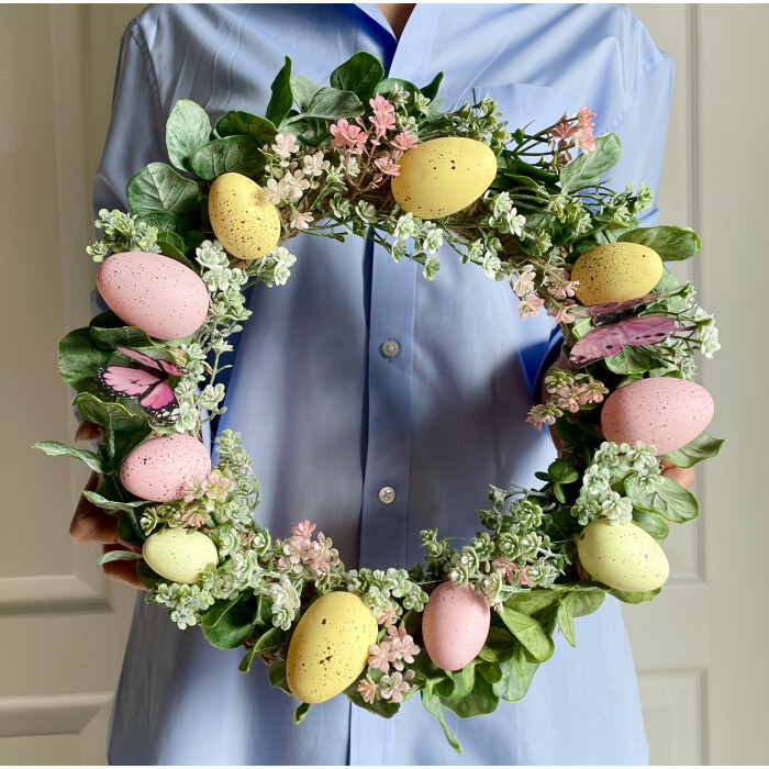 Easter wreath with eggs