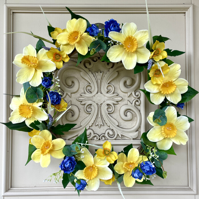 Spring wreath of Narcissus