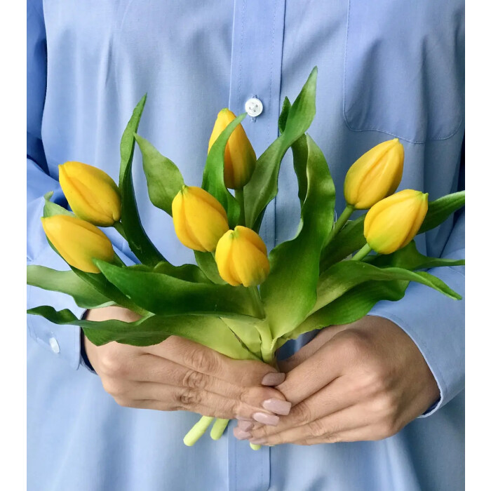 Bouquet of latex tulips, 7 yellow buds