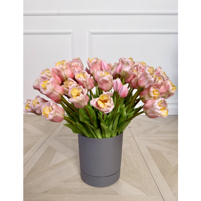 Букет латексних тюльпанів, 5 бутонів, світло-рожевий з серцевинкою.